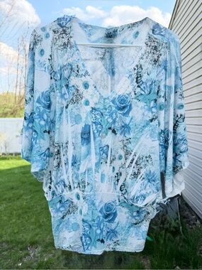 Simply Irresistible Blue & White Floral V-Neck Tunic